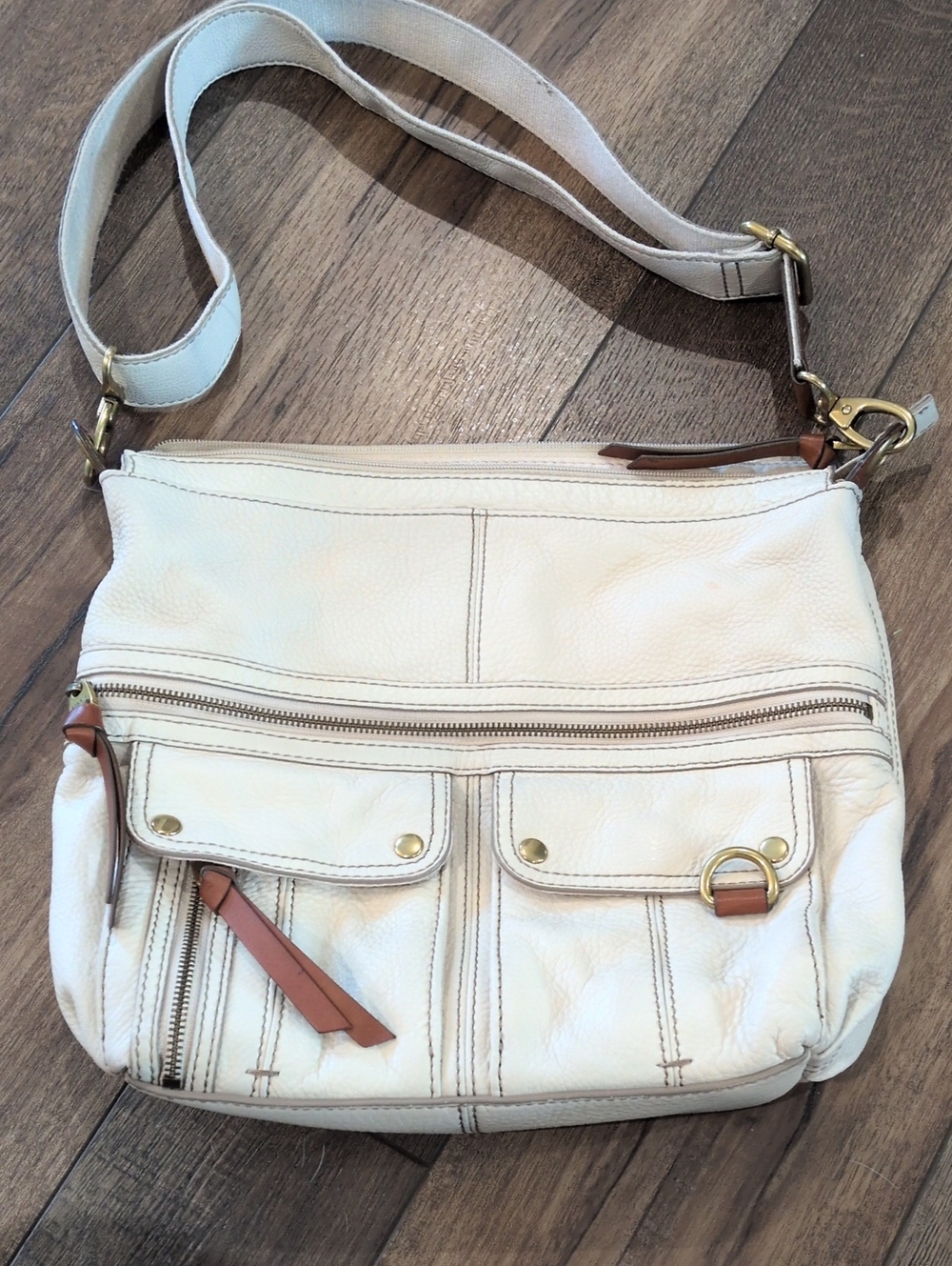 Fossil Vintage Morgan Traveler  Ecrue‎  Cowhide Adj Crossbody Bag